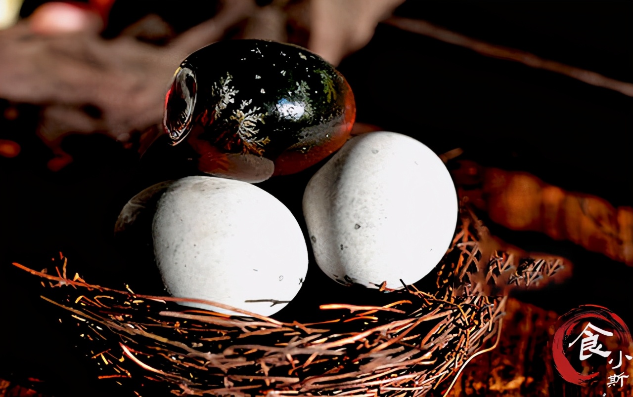 买松花蛋 挑表面有黑点的还是没有黑点的 差别较大 别买错了 食小斯 Mdeditor