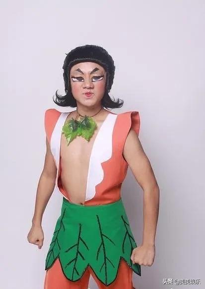 王祖藍曬全家福官宣二胎，小女兒正臉曝光，寵妻狂魔變女兒奴