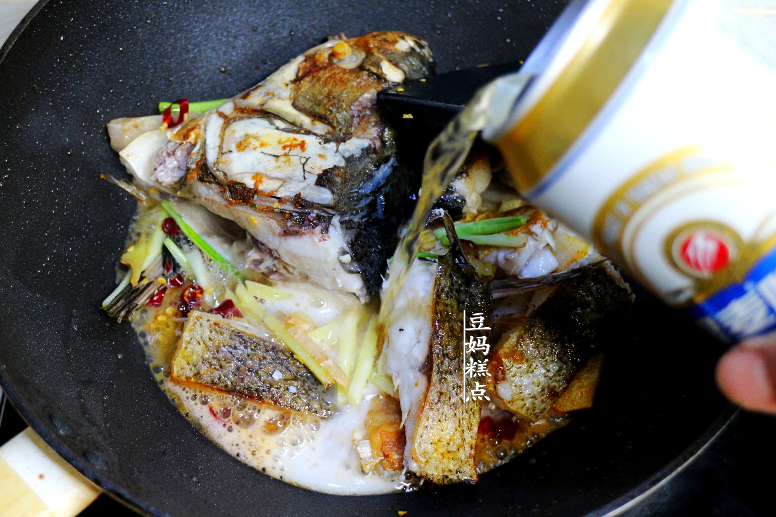 天越冷，我越喜歡這樣吃豆腐，隨便一燉，入口爆汁