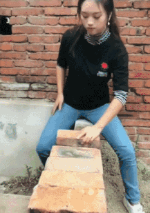 美女图片内涵GIF图：甩头发那下，我迷失了