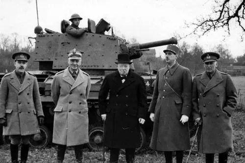 苏联人德国人都是敌人！所谓华沙起义只不过就是愚蠢的提前夺权