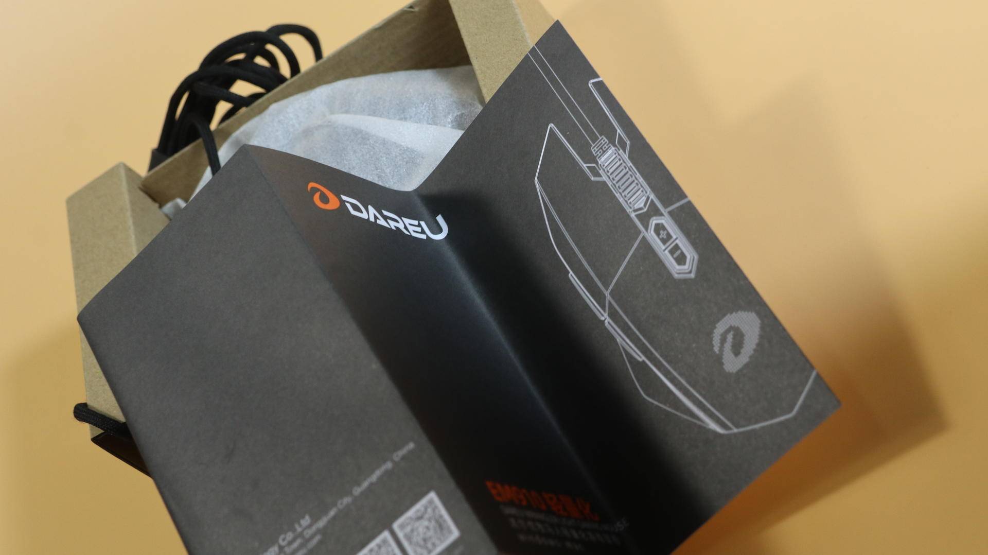 手感好，还很轻。体验达尔优牧马人EM910轻量化鼠标