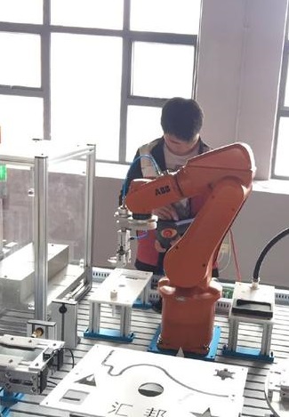 青岛专门教工业机器人的学校推荐