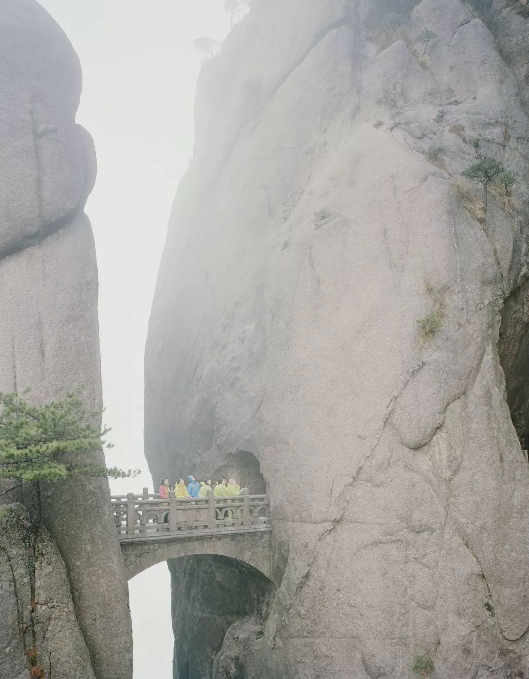 他拍下像蝼蚁一样生活的2000个中国人，没人能平静看完