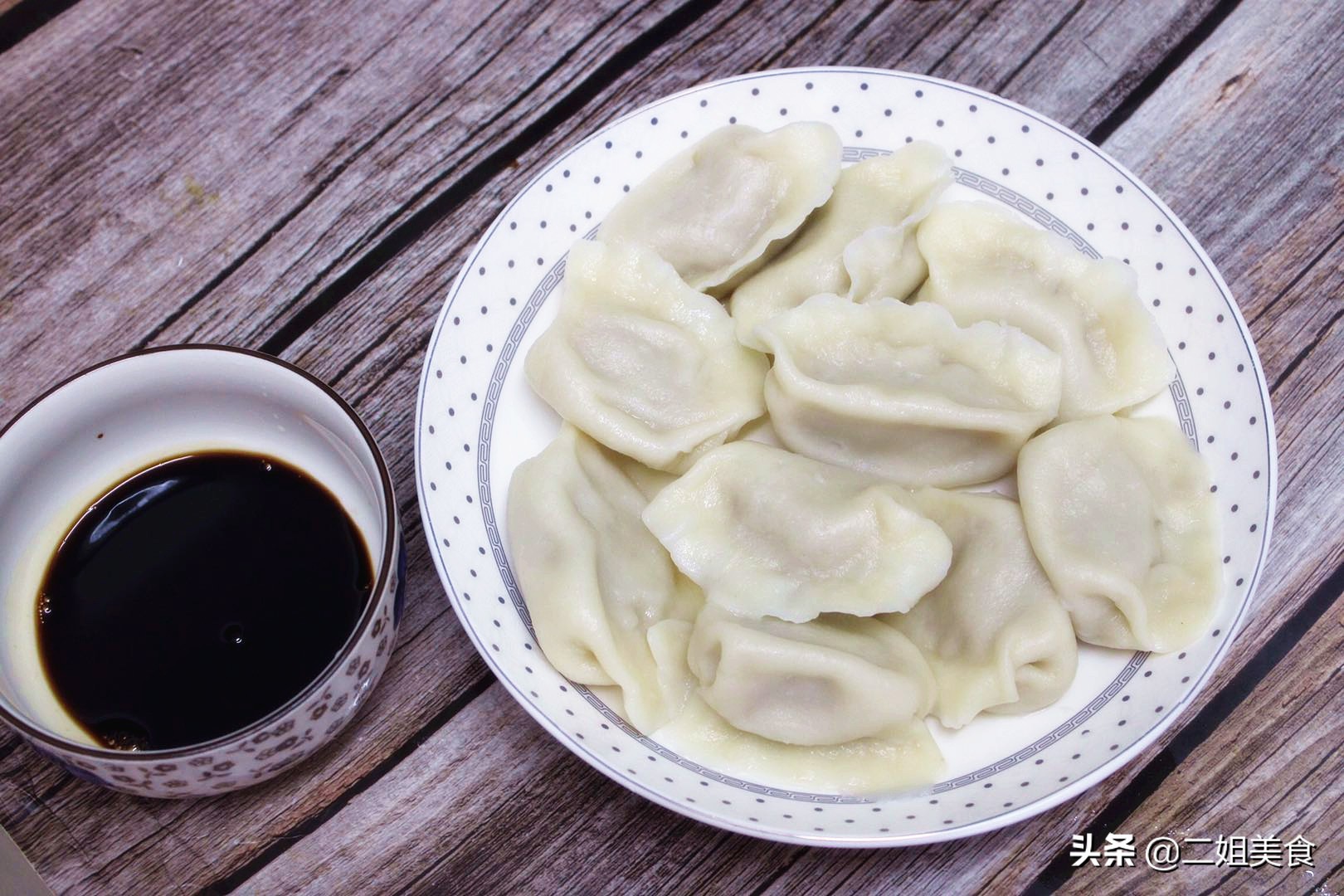 煮冻水饺，别直接下锅煮，多做3步，不破皮不软烂，和鲜饺子一样