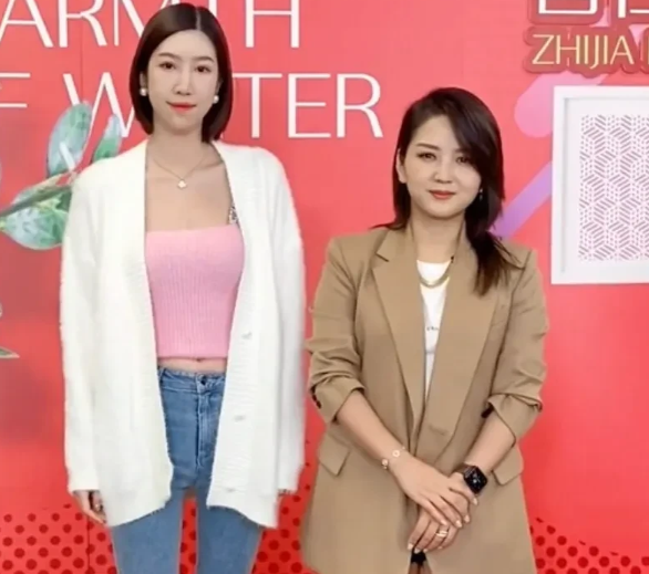 34岁何洁气质被网红碾压,穿长靴腿粗显矮胖,身