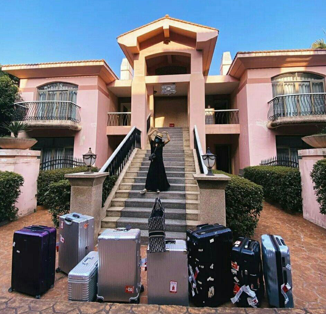 练舞也不忘视奸老公？黄圣依深夜看杨子直播，