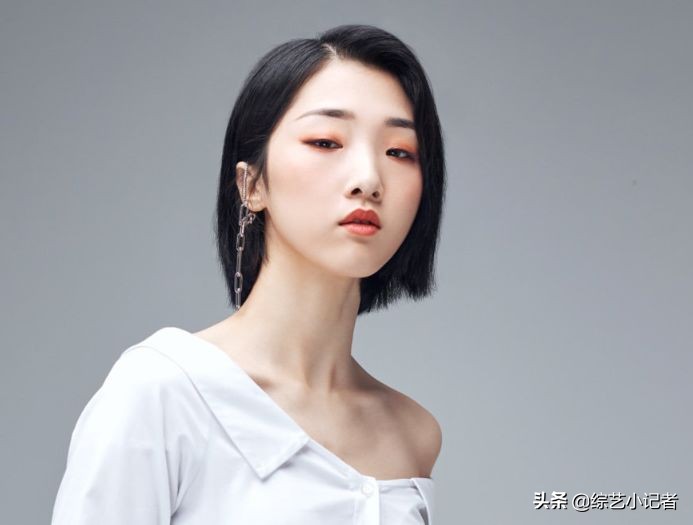 誰說yamy五官像男孩？看她跟孟美岐的對比，根本不分上下