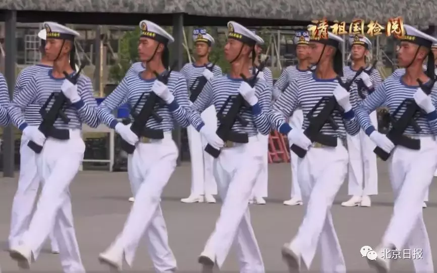 00后海军,受阅场上最年轻的群体!这一幕让人泪奔