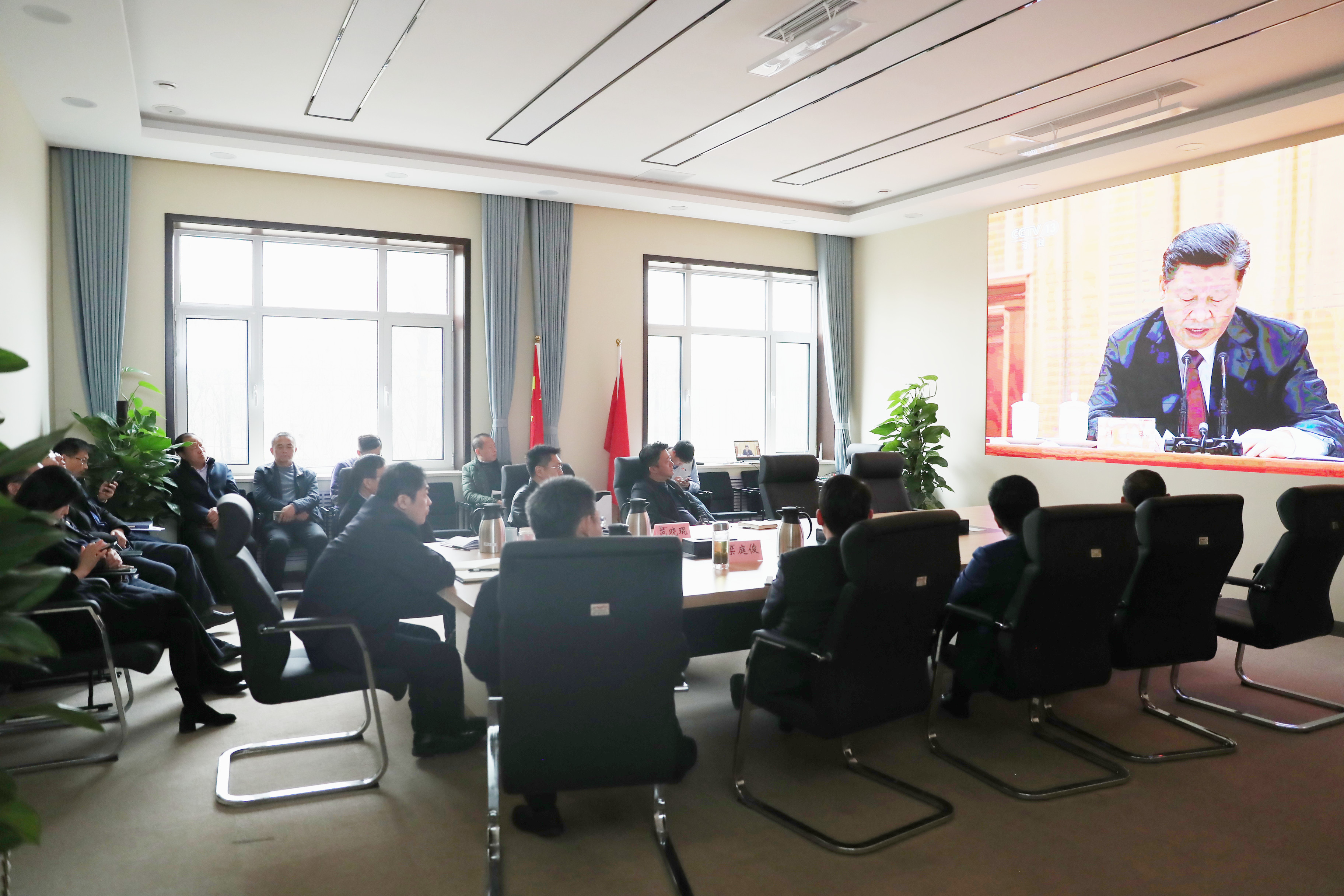 济南新材料产业园区收听收看全国脱贫攻坚总结表彰大会