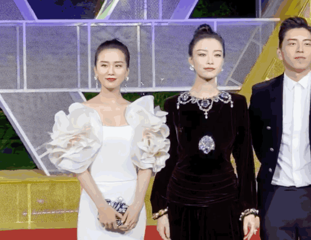 女星硬拗漂亮的样子，好假