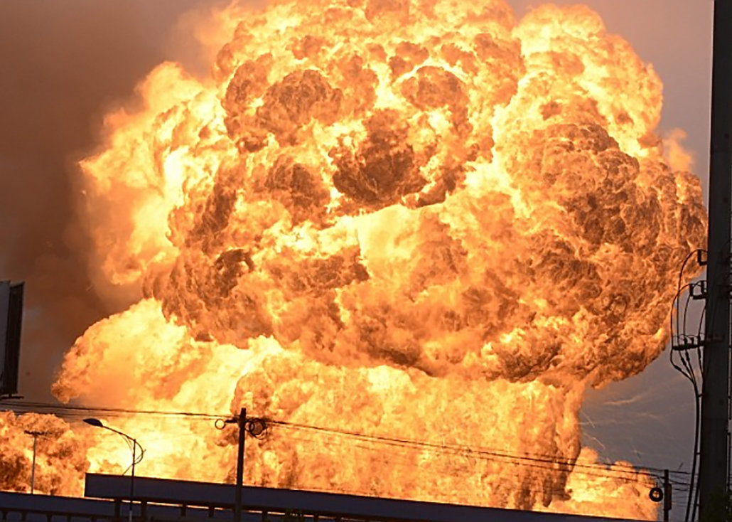 甲烷的爆炸下限为4.4%至5%(空气体积百分比),爆炸上限为15%至17%.