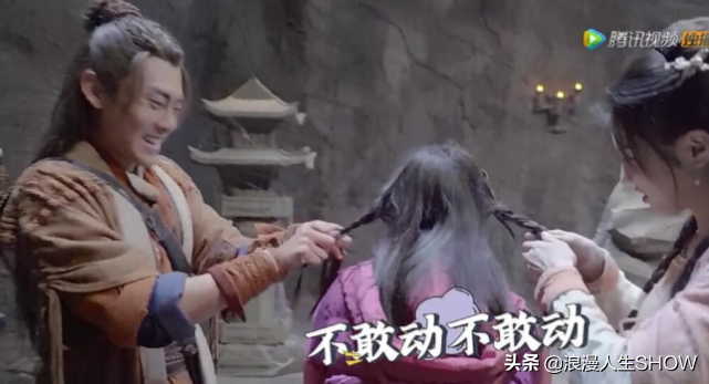 王一博给赵丽颖编头发技术娴熟，能干的谢允，戏外花絮太有趣了
