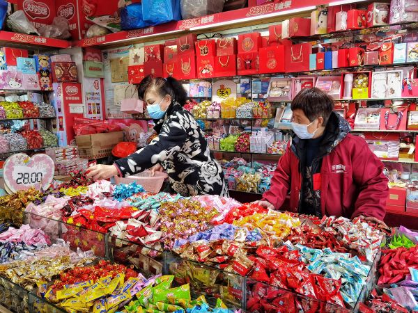 打年货啦！腊味飘香，红红火火迎新年｜城市摄影队