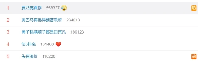 7岁甜馨相当独立，街头骑单车又美又飒，使劲抬