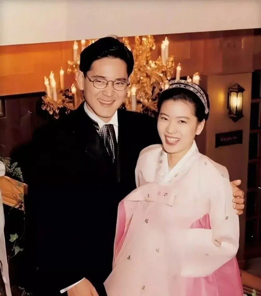 三星大公主李富真：25岁执意下嫁保镖，是她人生