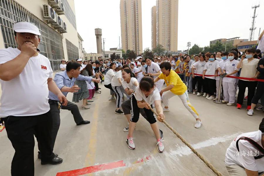 三原县医院庆祝“5.12”国际护士节拔河比赛