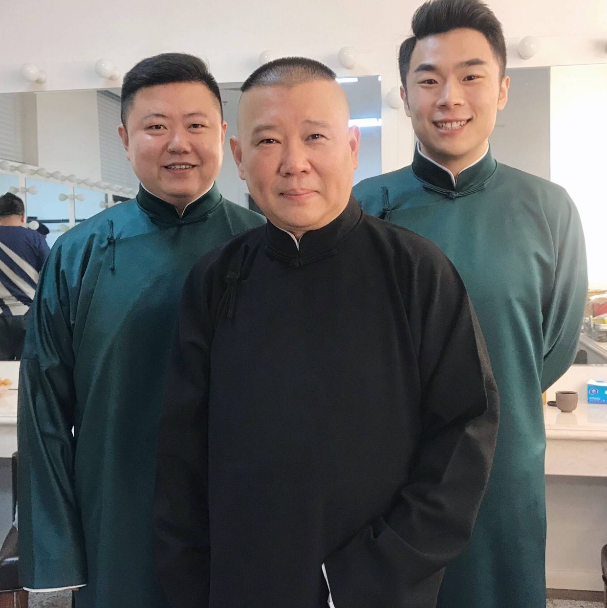 德云六队厨房传递接近尾声，张九南压轴出场，爷们粉丝翘首期盼