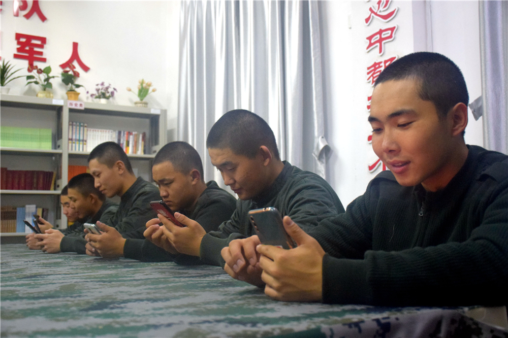 来喽，来喽，新战友们下连喽