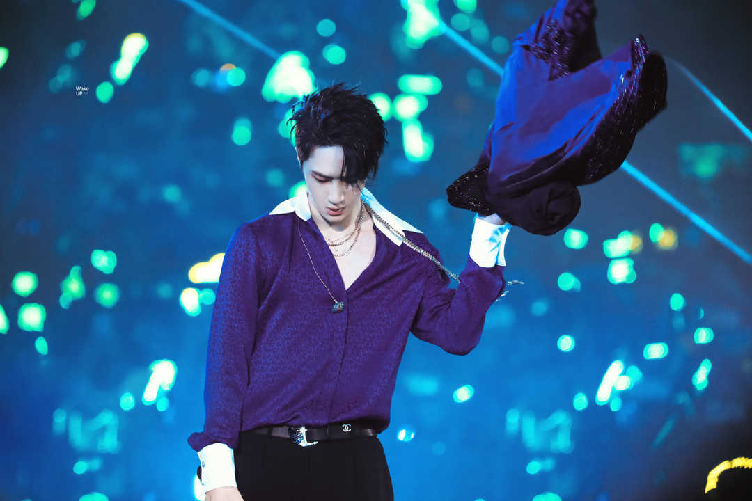 王一博《无感》超带感,扭胯扭到我心上,潇洒自如又有点性感