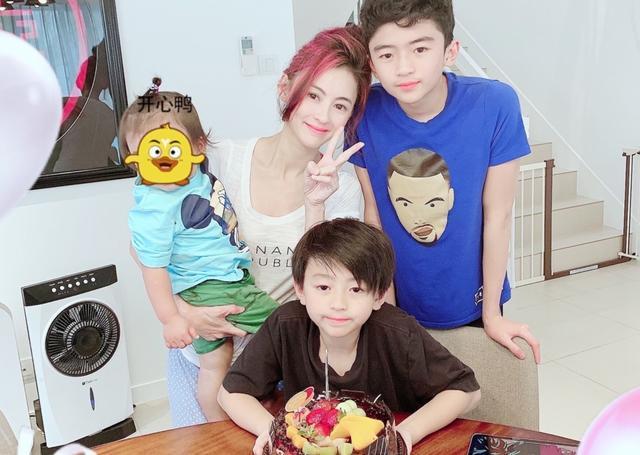 张柏芝三胎新照曝光，打破是混血的谣言，生父