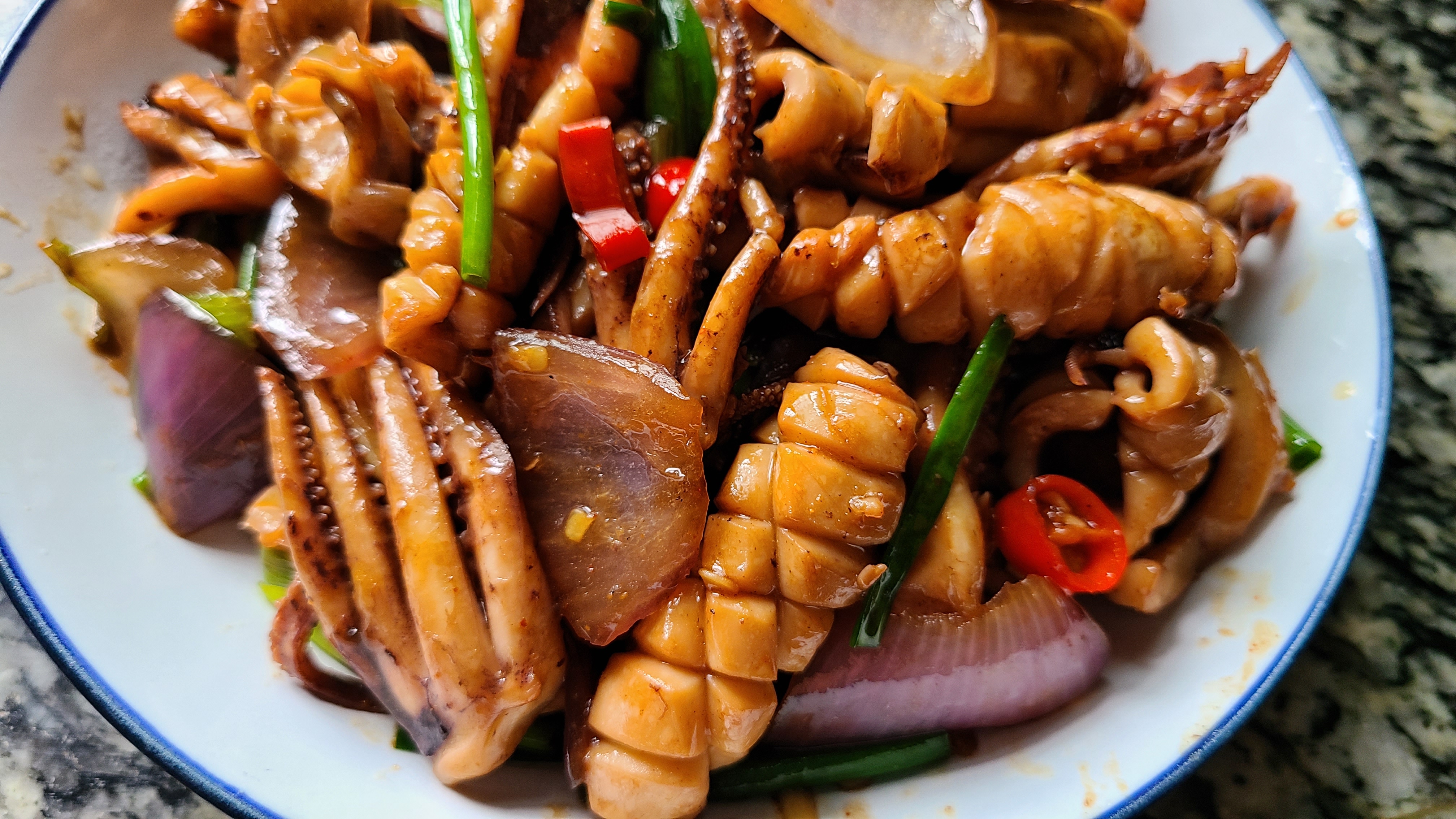 爆炒鱿鱼的做法，香辣下饭又好吃，这一道美味家常菜，味道很棒