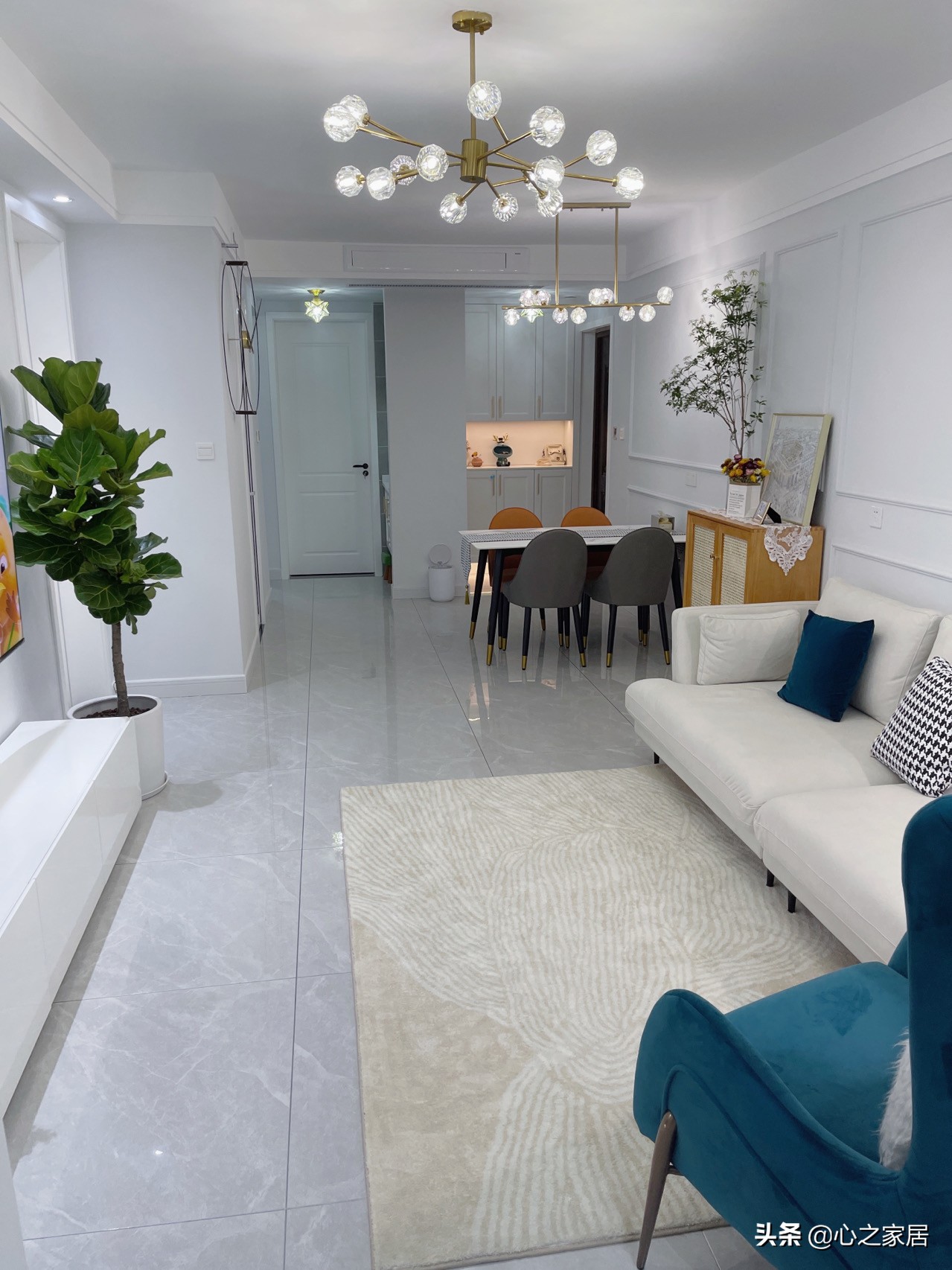 85㎡简约时尚的家装设计，没有玄关就自己打造，空间虽小但很精致