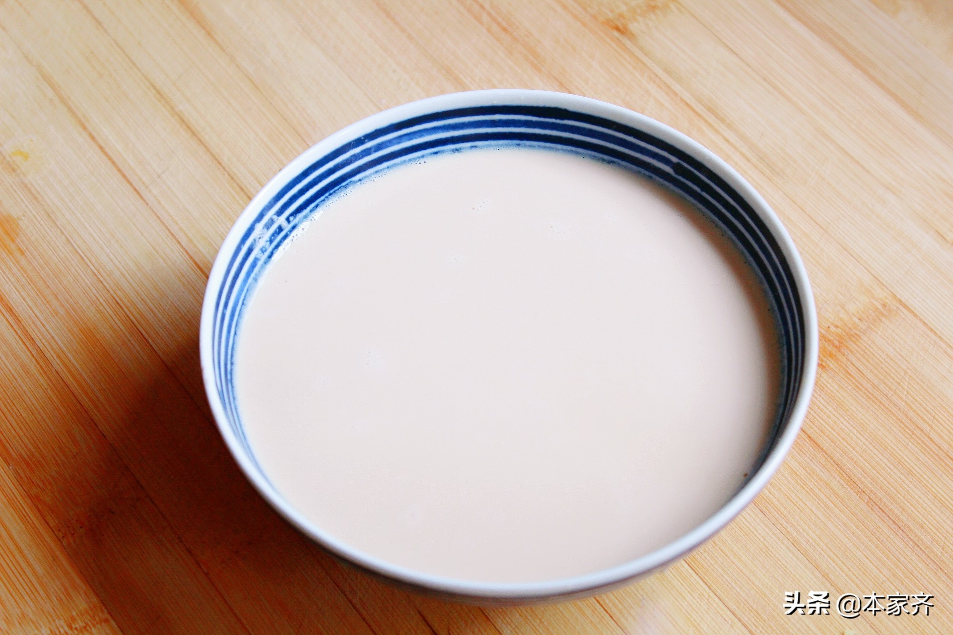 红糖姜撞奶，适合女人冬天吃的小甜品，香甜又暖胃，学会随吃随做