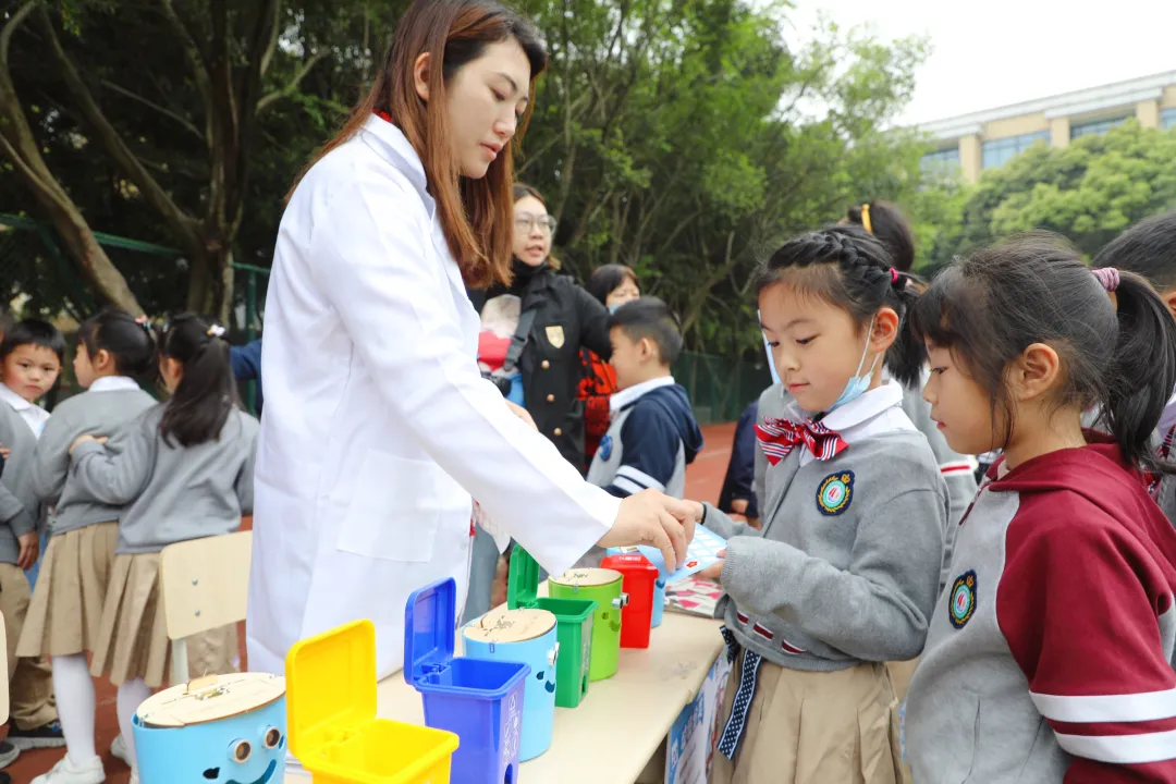 科技逐梦，创想未来——天府新区华中附小首届科技节闭幕式