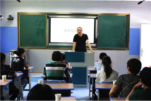 兴山县高桥乡中心学校举办学生家长培训会