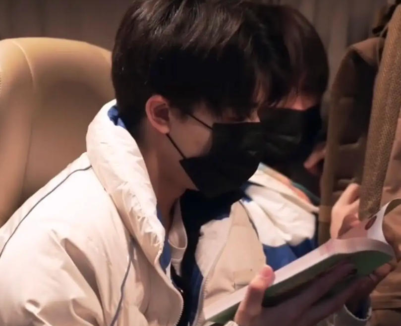 " achieve 4 " Japanese student is too high, the roommate that spit groove won't Japanese is respected say, gesticulate to others