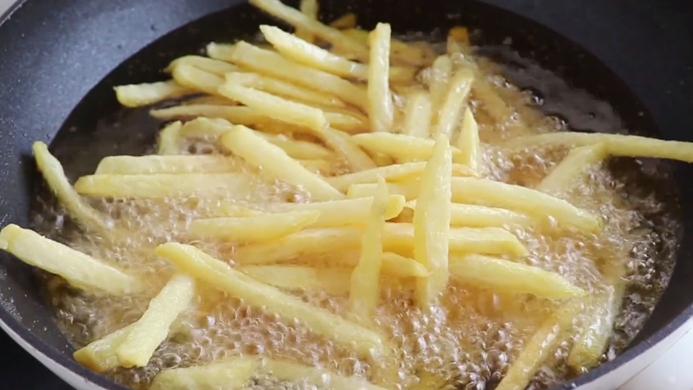 愛吃薯條趕緊收藏，教你2個訣竅，金黃酥脆，一次做一大盆不夠吃