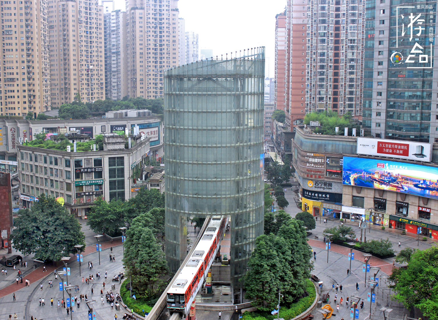 重庆是一座不能修的城市：从九龙门到来福士，市民为何骂声不断？