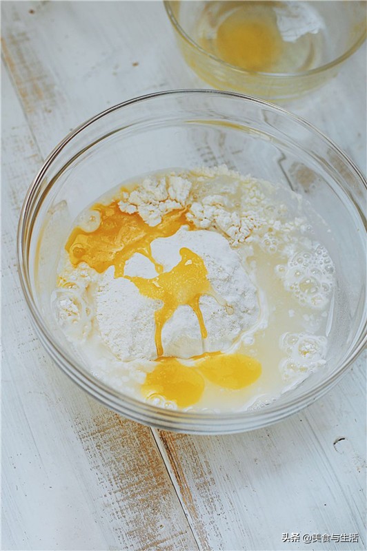 The cake of strawberry Napoleon, build midsummer girl heart, delicious desert is not afraid of fat, happy the most important