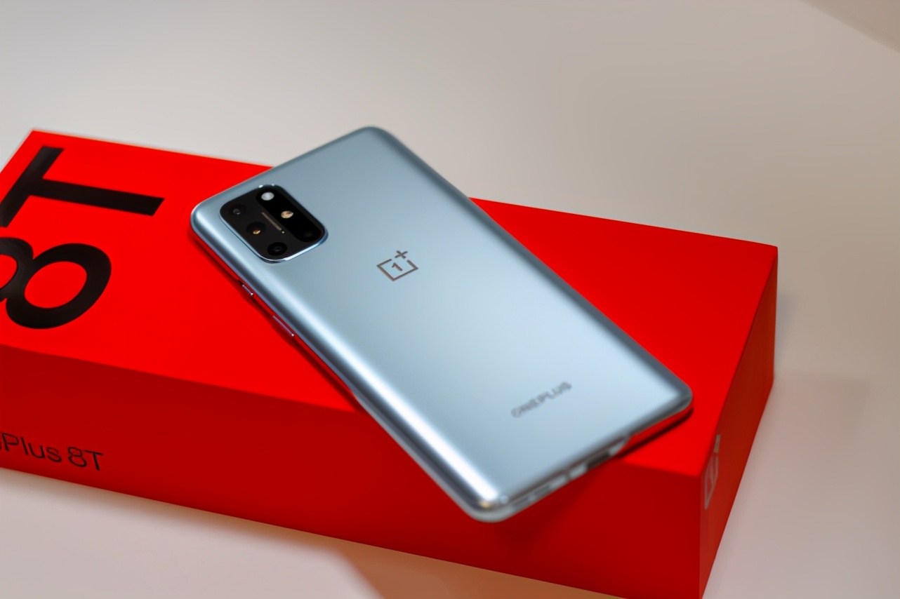 买手机不用乱跟风，这三款旗舰性价比都很高，