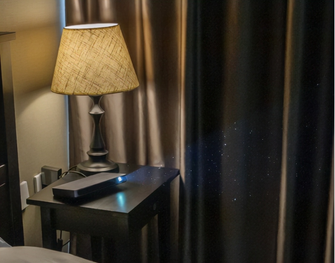 Fengmi X1 laser projector, home theater that can be carried with you