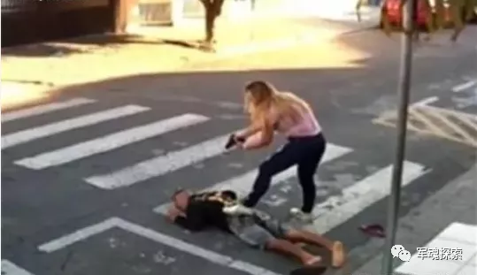 美女警察休假期间顺手拿下一名劫匪