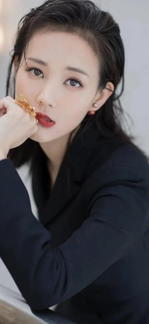 Li Yitong is high-definition mobile phone wallpaper