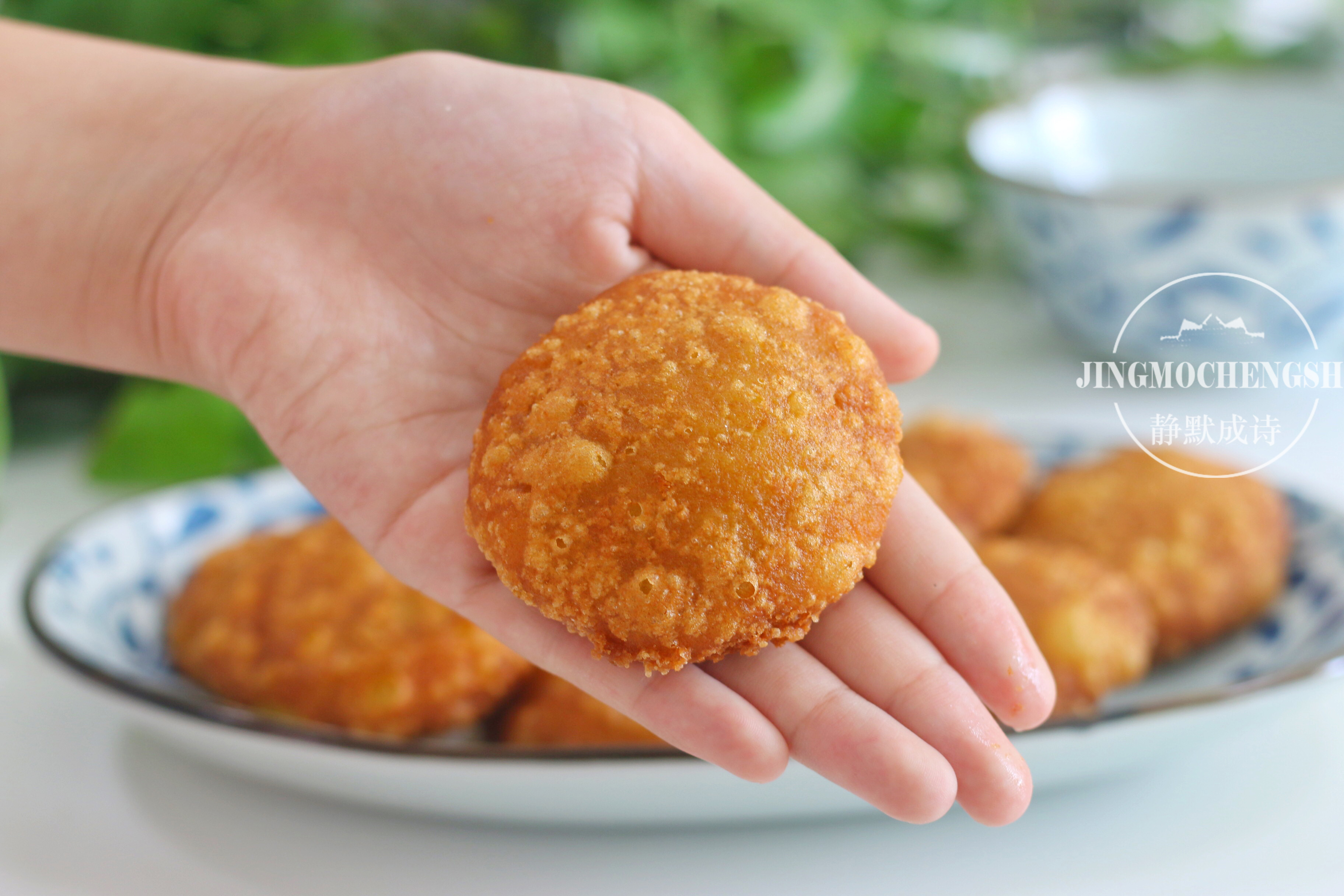 油炸糕的正確做法，不用酵母，不開裂不露餡兒，外酥裡糯吃不夠