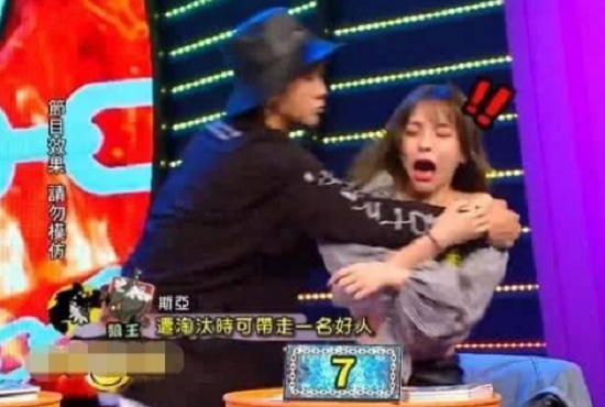 罗志祥开启了新生活?大晒两位美女照片,俩人