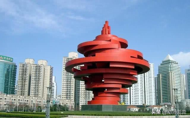 中国第一个拥有汽车的城市，被誉为东方瑞士，