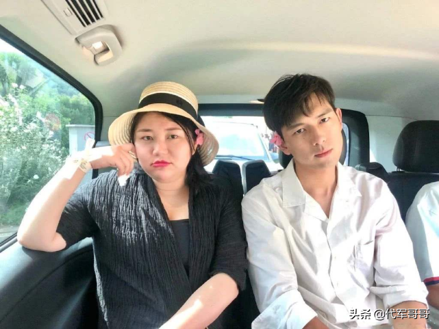 杨天真穿紧身吊带鱼尾裙引发热议，有人嘲讽像