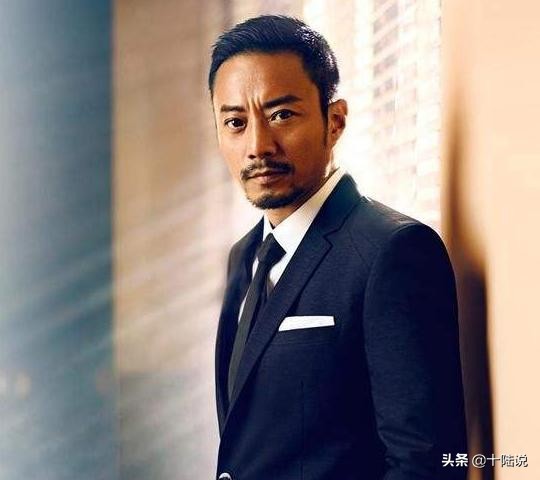 “胡子一刮，人设崩塌”的男星，张涵予不算什