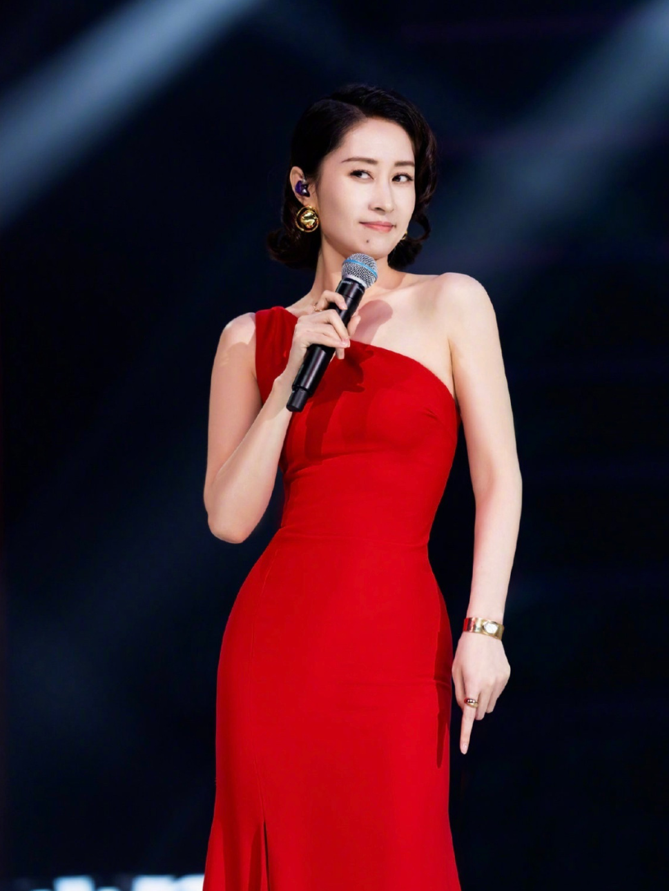 咏梅夺得最佳女主演！人到中年依旧活出自己的姿态，网友：我酸了