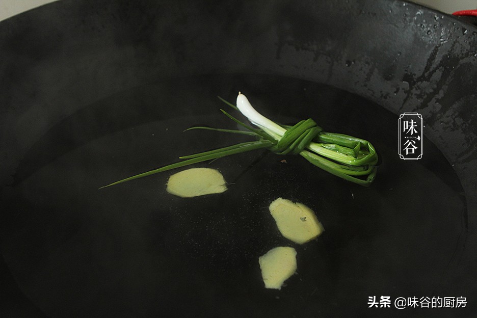 水煮蝦時，冷水還是熱水下鍋？ 總有人弄錯，難怪蝦肉發柴不鮮嫩