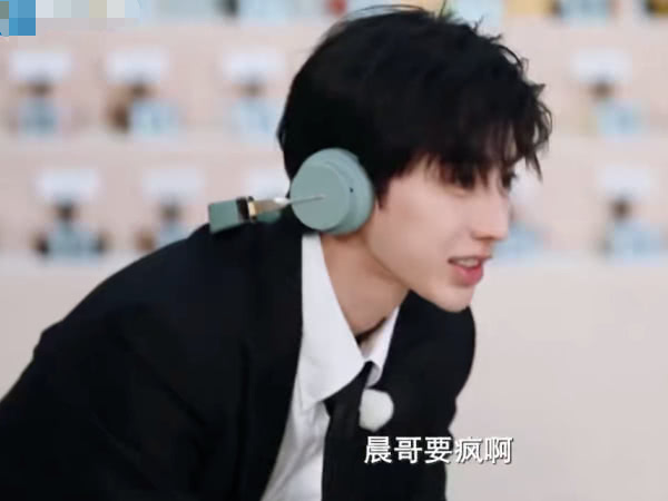 《奔跑吧》先导片曝光，郑恺成边缘人物，看清C位人选：实至名归