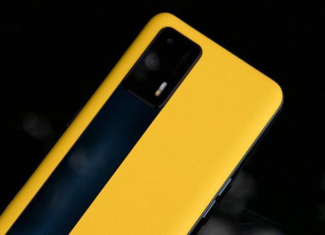 12GB运存+256GB+65W闪充，重回2999元，顶配骁龙888旗舰售价亲民