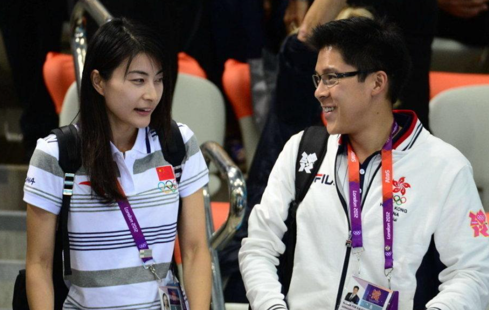 郭晶晶陪霍啟剛雙人約會！ 透視蕾絲長裙迷人吸睛，一條竟要2萬多