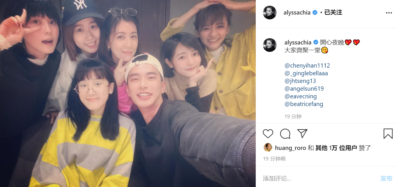 46歲賈靜雯帶女兒聚餐，C位出鏡超凍齡，被讚像少女團體