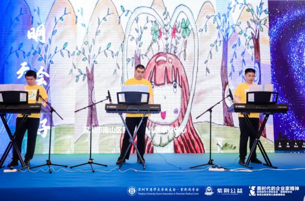 深圳清华大学校友会紫荆同学会春茗会暨紫荆公益慈善晚会隆重举办